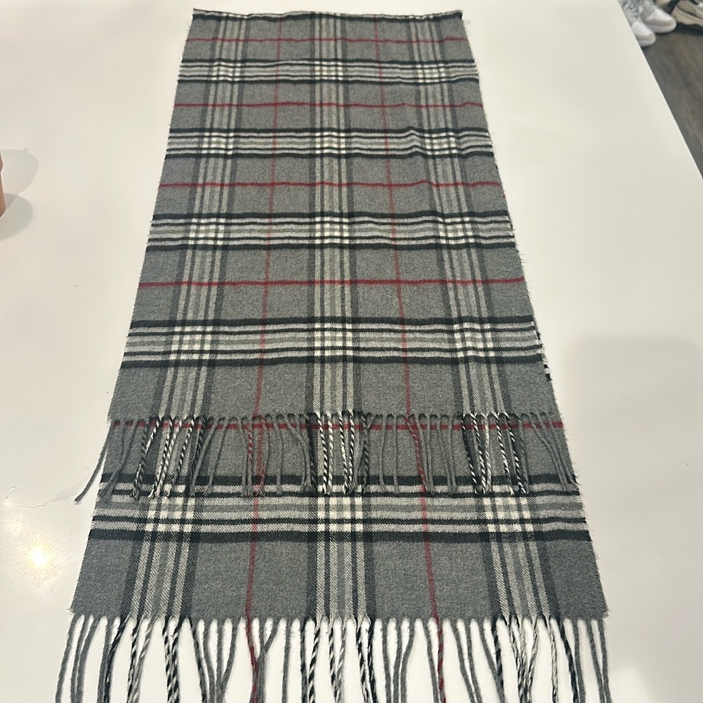 Gray plaid patterned scarf